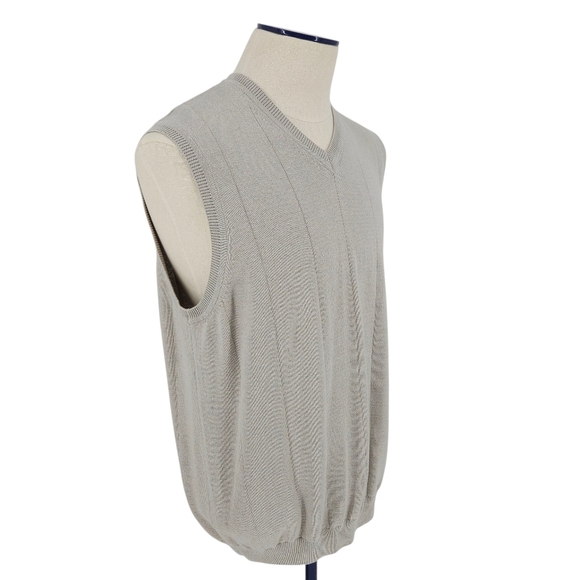 Van Heusen Sweater Vest Gray Sleeveless V Neck Lightweight Pullover Large - Picture 2 of 6